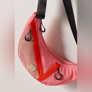 🎄NWT- Great Christmas gift!! 🎁 FP Movement Nothing But Net Sling Crossbody Bag